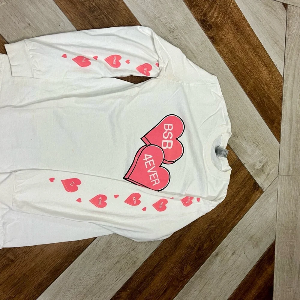 Backstreet Boys White Shirt with Pink Heart Graphics. Size Small - Picture 4 of 5